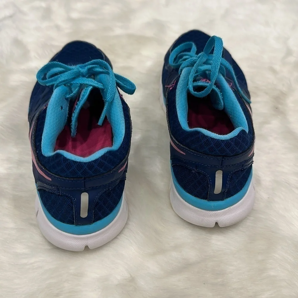 Nike tennis shoe dark blue light blue pink swish size 6